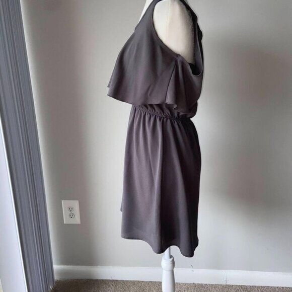 Double Zero Layered Open Shoulder Short Dress with‎ Back Design - Picture 3 of 10